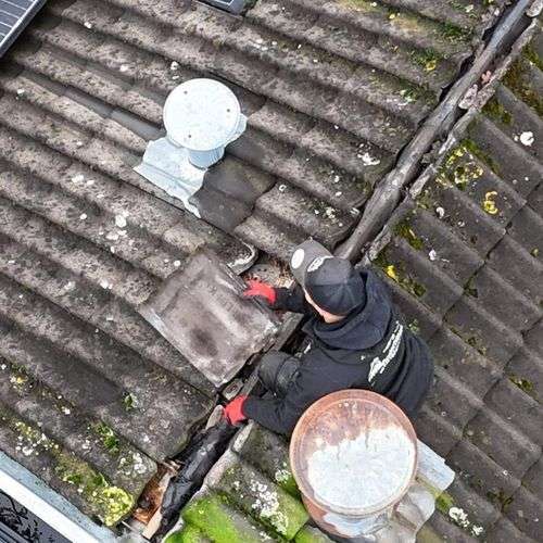 Het opnieuw vastleggen van dakpannen in Wormerveer
